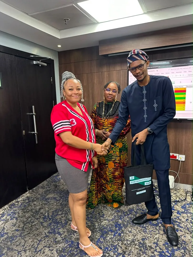 A participant receiving an AI for Productivity tote bag at the close of the workshop.